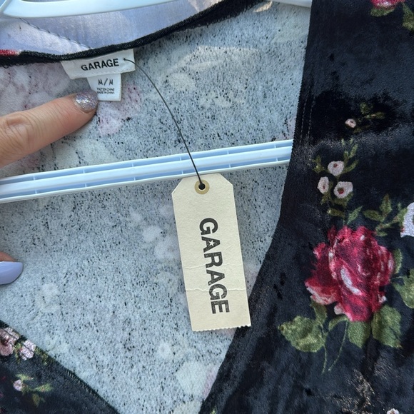 NWT velvet romper size M garage brand - Picture 5 of 5